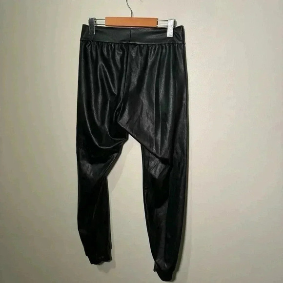 Commando  faux leather jogger in black S - Picture 9 of 11